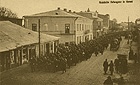 Kowel, 1916 r. Rosyjscy jecy wojenni prowadzeni do niewoli niemieckiej ulicami Kowla. Pocztwka niemiecka.