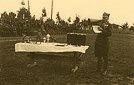 Dubno, 1938 r. Święto Pułkowe 43. Pułku Piechoty im. Legionu Bajończyków. Kpt. J. Kaucz ogłasza zdobywców nagród w zawodach sportowych.
