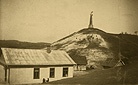 Lipnik, kolonia w gminie Werba, 1933 r. Na wzgórzu obelisk zwieńczony dwugłowym austriackim orłem, postawiony podczas I wojny światowej przez wojsko austriackie, prawdopodobnie dla uczczenia poległych żołnierzy w walkach z Rosjanami.