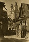 Krzemieniecka uliczka, w głębi kościół licealny. Zdjęcie z okresu międzywojennego.