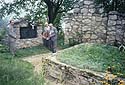 Krzemieniec, 2000 r. Grobowiec ekshumowanych spod GóryKrzyżowej na cmentarz katolicki, zamordowanych w lipcu 1941 r. przez Niemców we współpracy z nacjonalistami ukraińskimi profesorów i urzędników Liceum Krzemienieckiego.