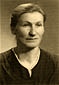 Adela Drożdżowska ze Stasina, zdjęcie powojenne. Wyskoczyła przez szczelinę w ścianie ze stodoły, w której upowcy zamknęli i wymordowali wszystkie kobiety i dzieci.