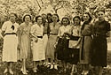 Ostróg nad Horyniem, 1939 r. Uczennice Liceum Pedagogicznego na placu Żwirki i Wigury.